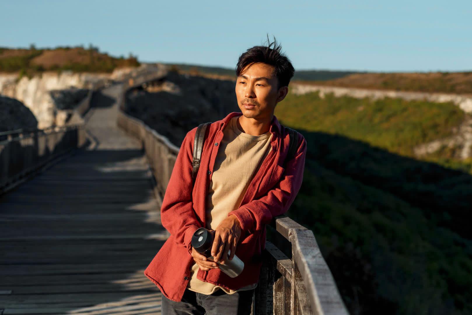 Image with Everyday Vlogger LUT applied.