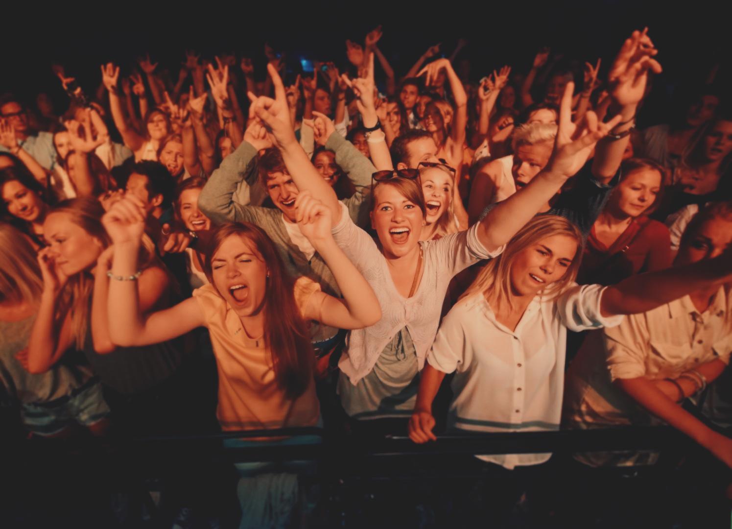 Image with Teal Orange Concert Lightroom Preset applied.