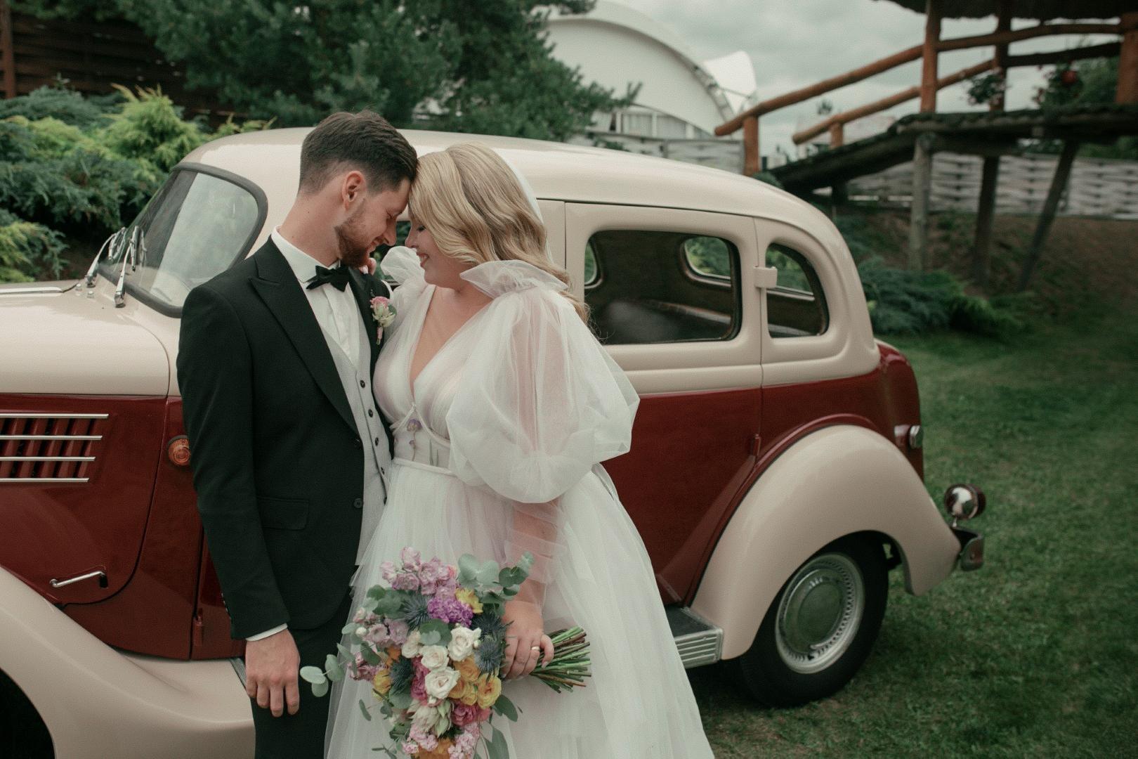 Image with Vintage Wedding Lightroom Preset applied.